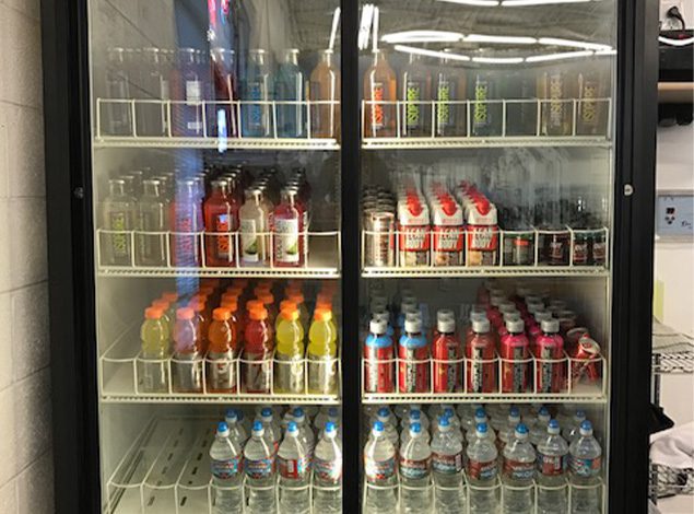 water and energy drinks to stay hydrated in gyms